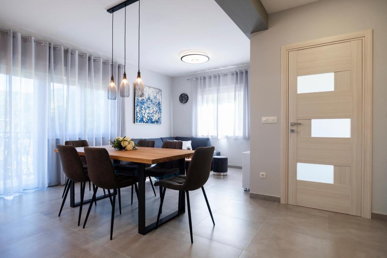 Villa Latica Dicmo 외부 사진