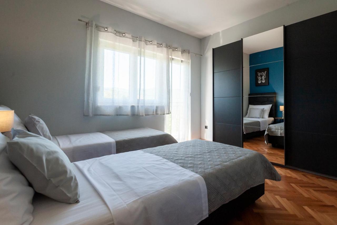 Villa Latica Dicmo 외부 사진