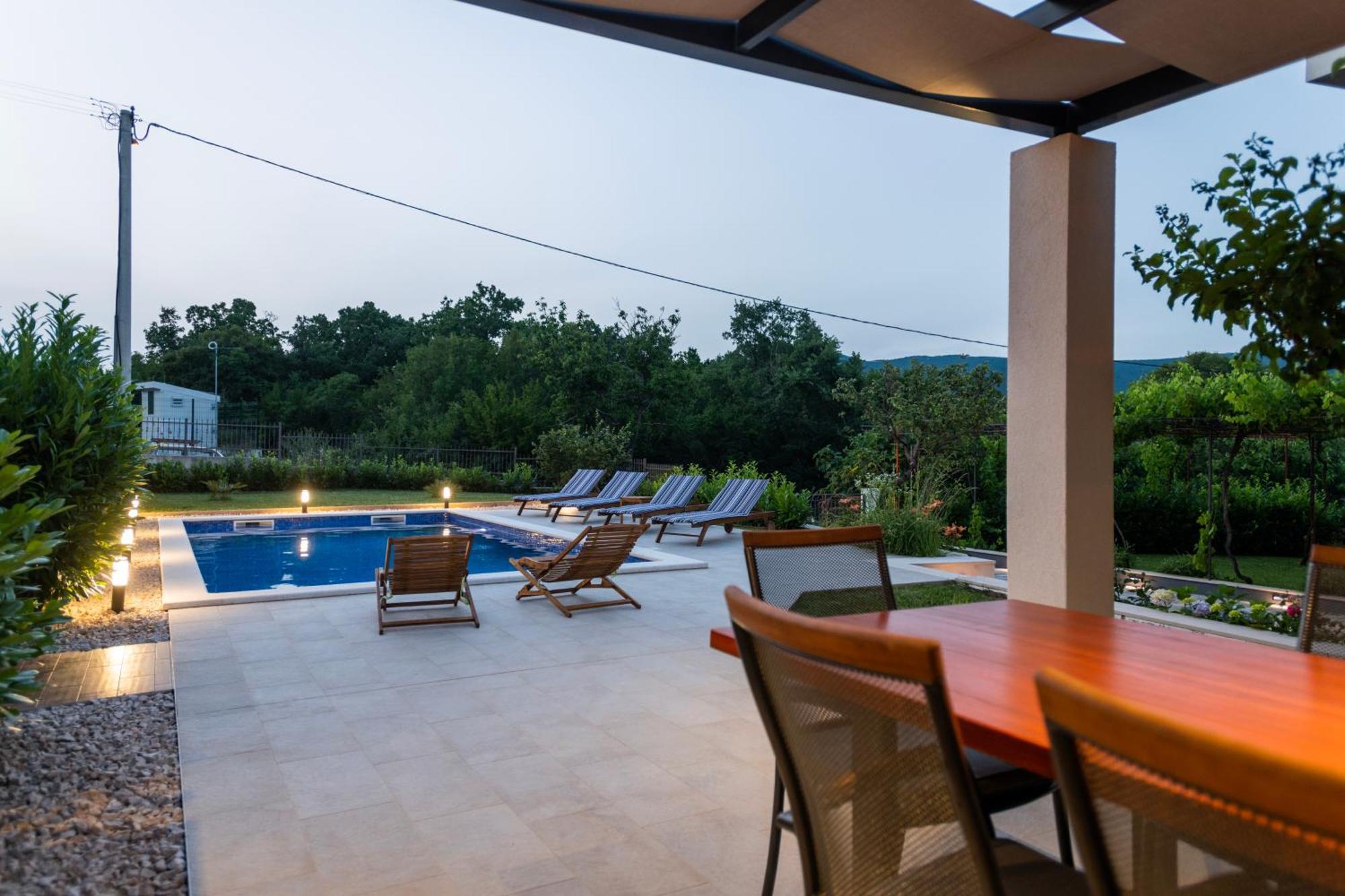 Villa Latica Dicmo 외부 사진