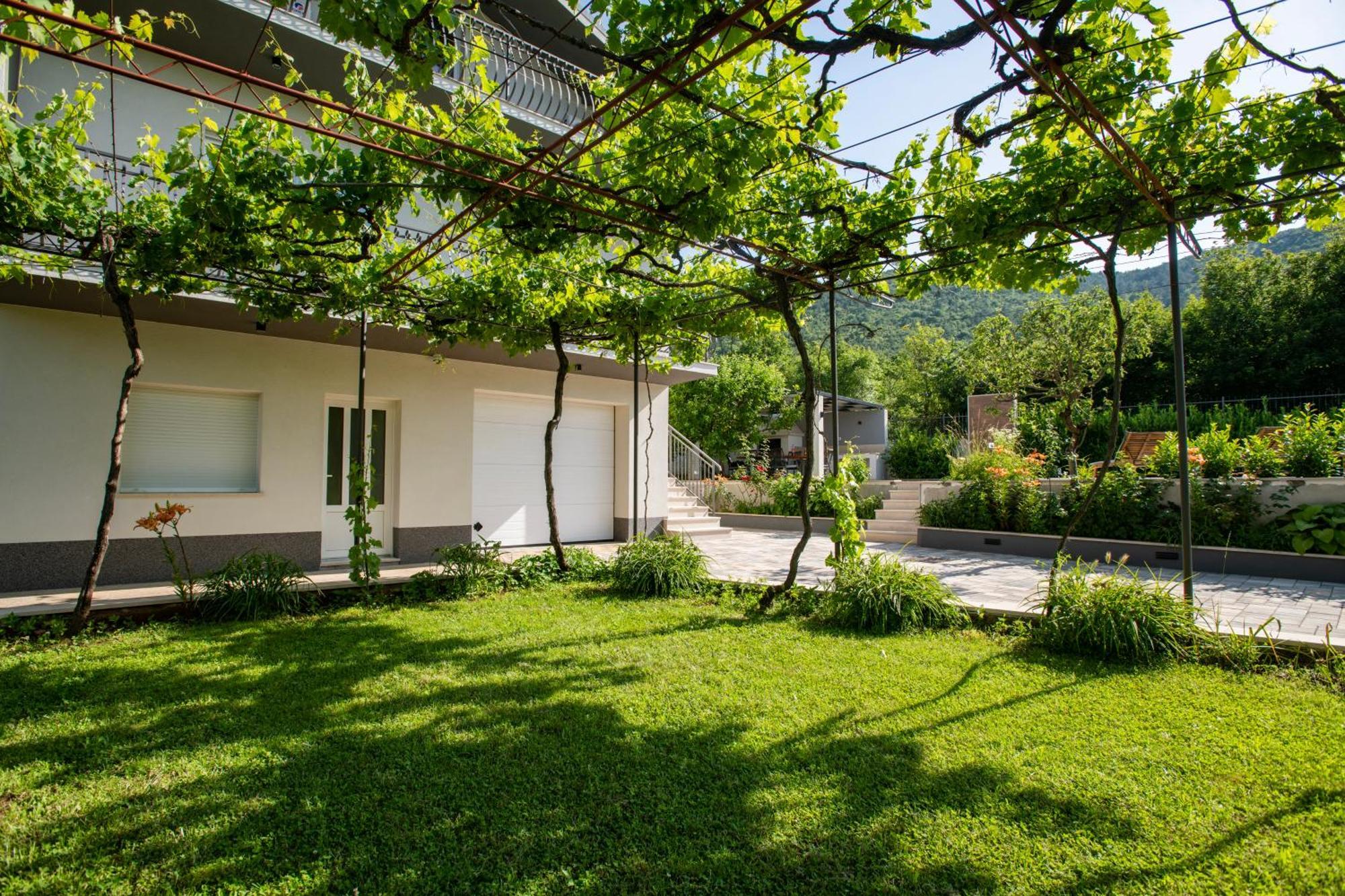 Villa Latica Dicmo 외부 사진