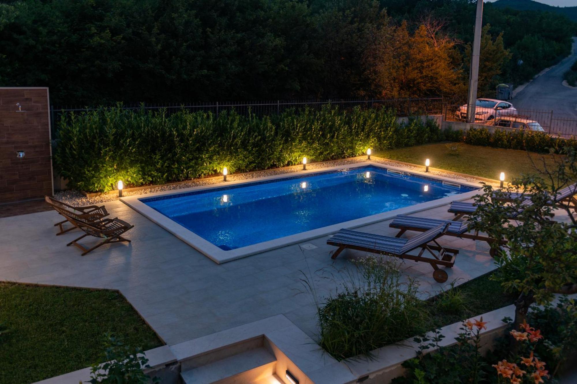Villa Latica Dicmo 외부 사진