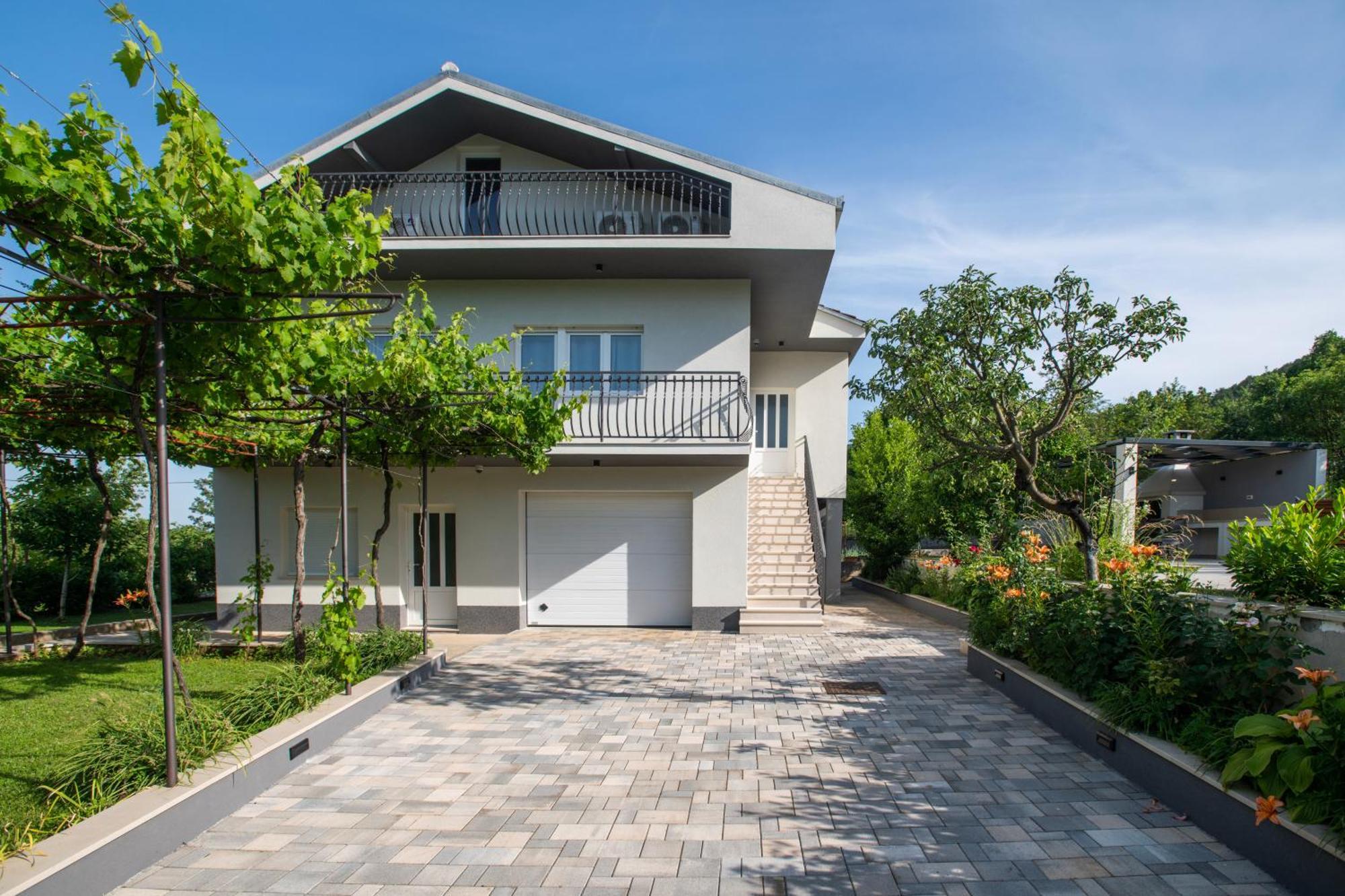 Villa Latica Dicmo 외부 사진