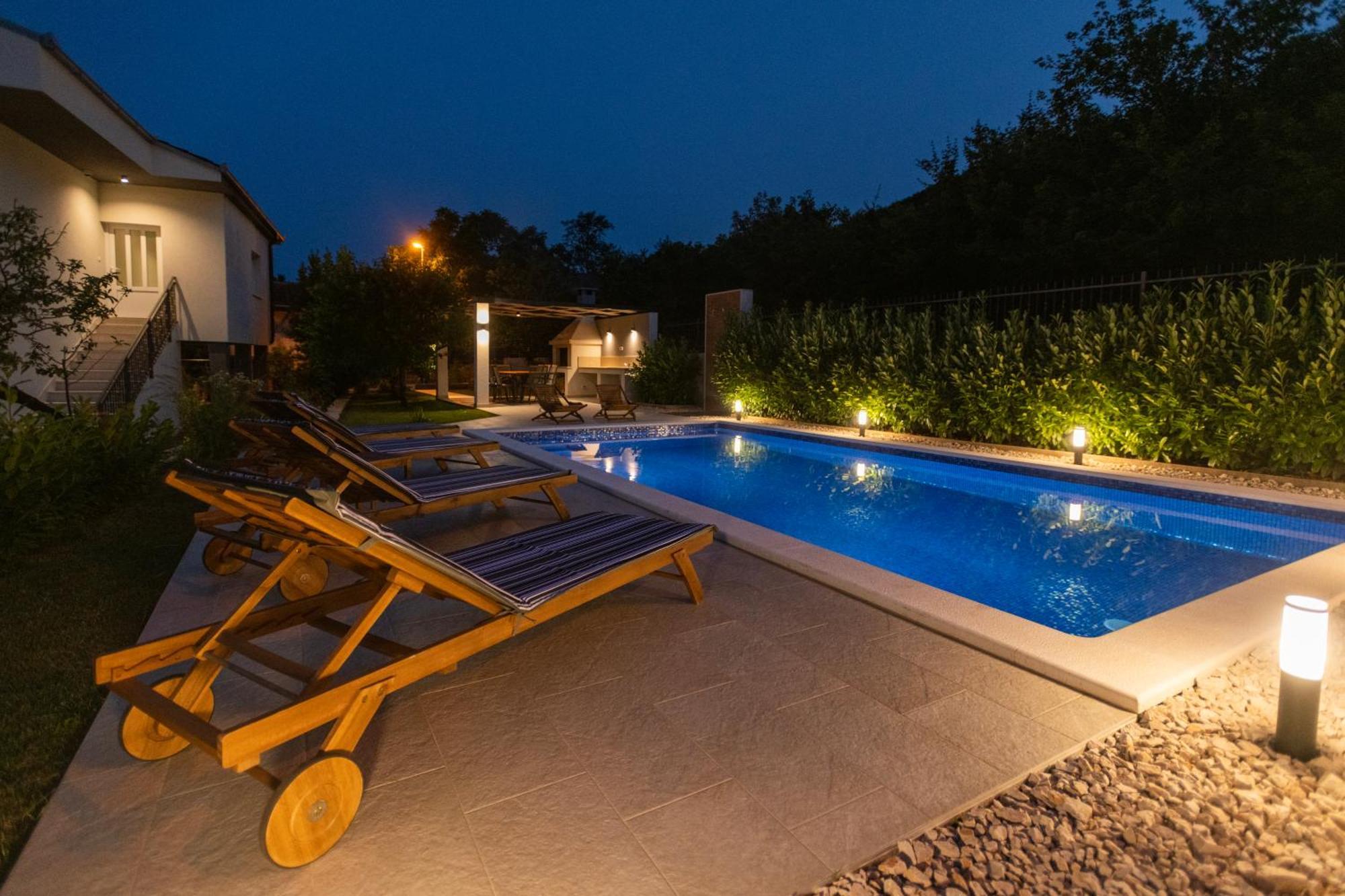 Villa Latica Dicmo 외부 사진