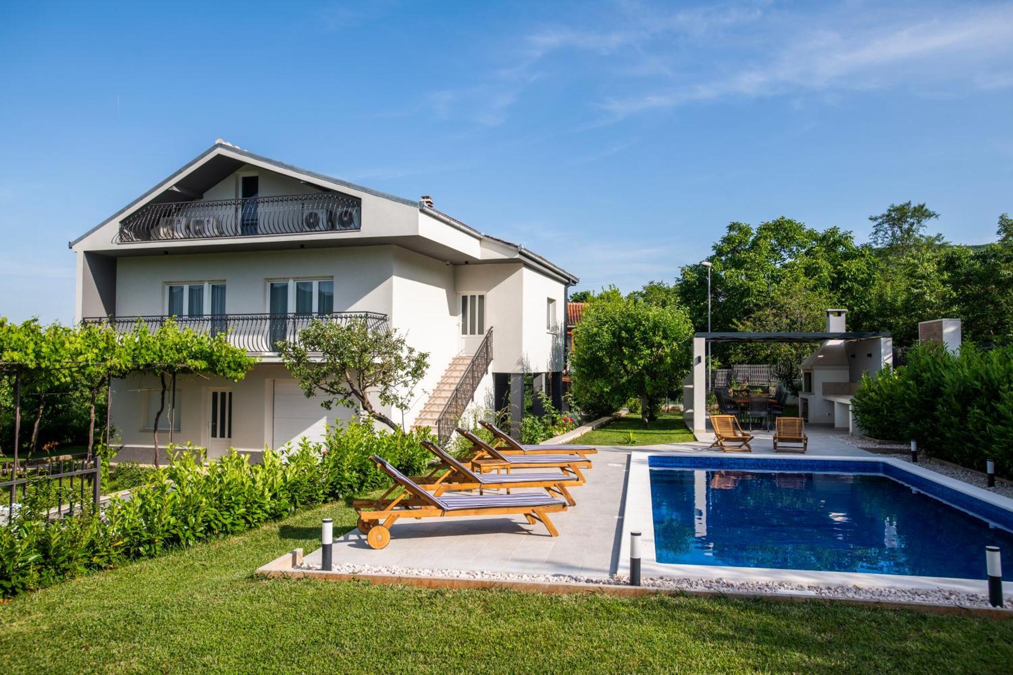 Villa Latica Dicmo 외부 사진