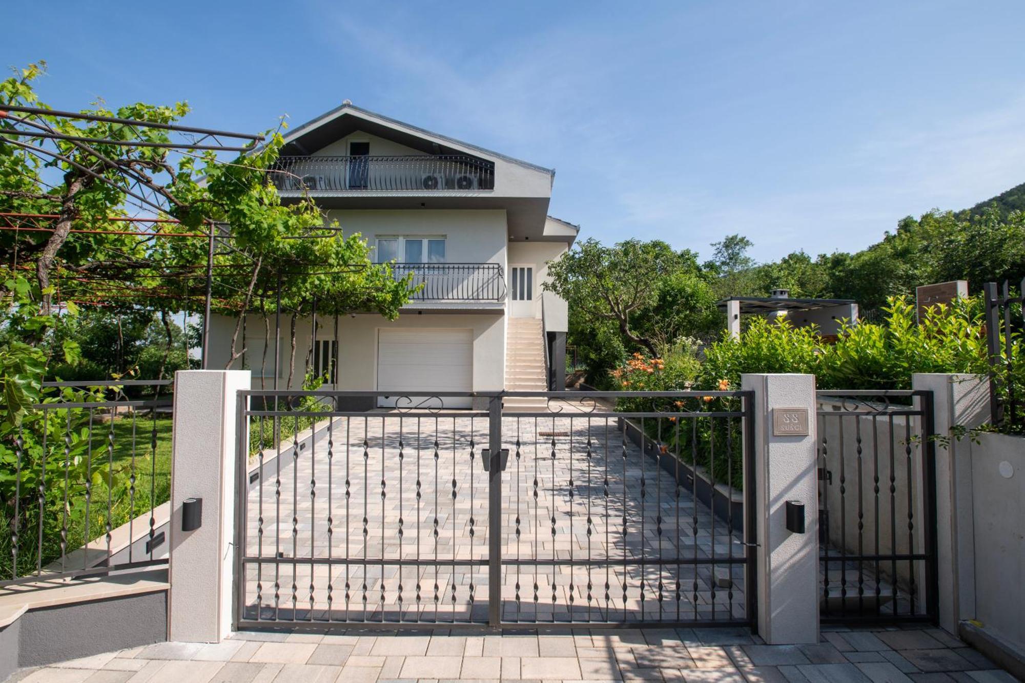 Villa Latica Dicmo 외부 사진