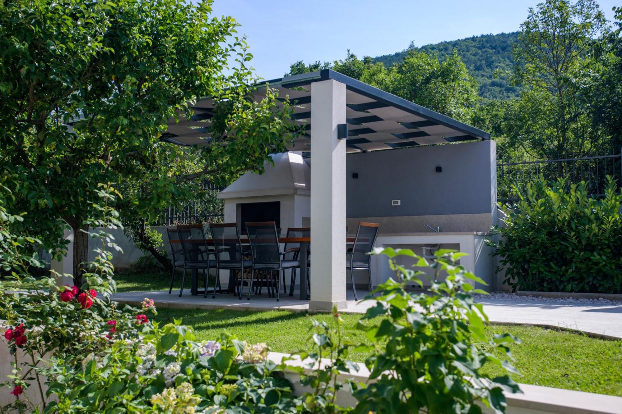 Villa Latica Dicmo 외부 사진
