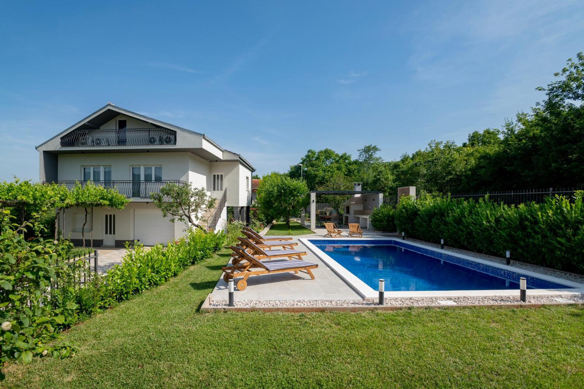 Villa Latica Dicmo 외부 사진